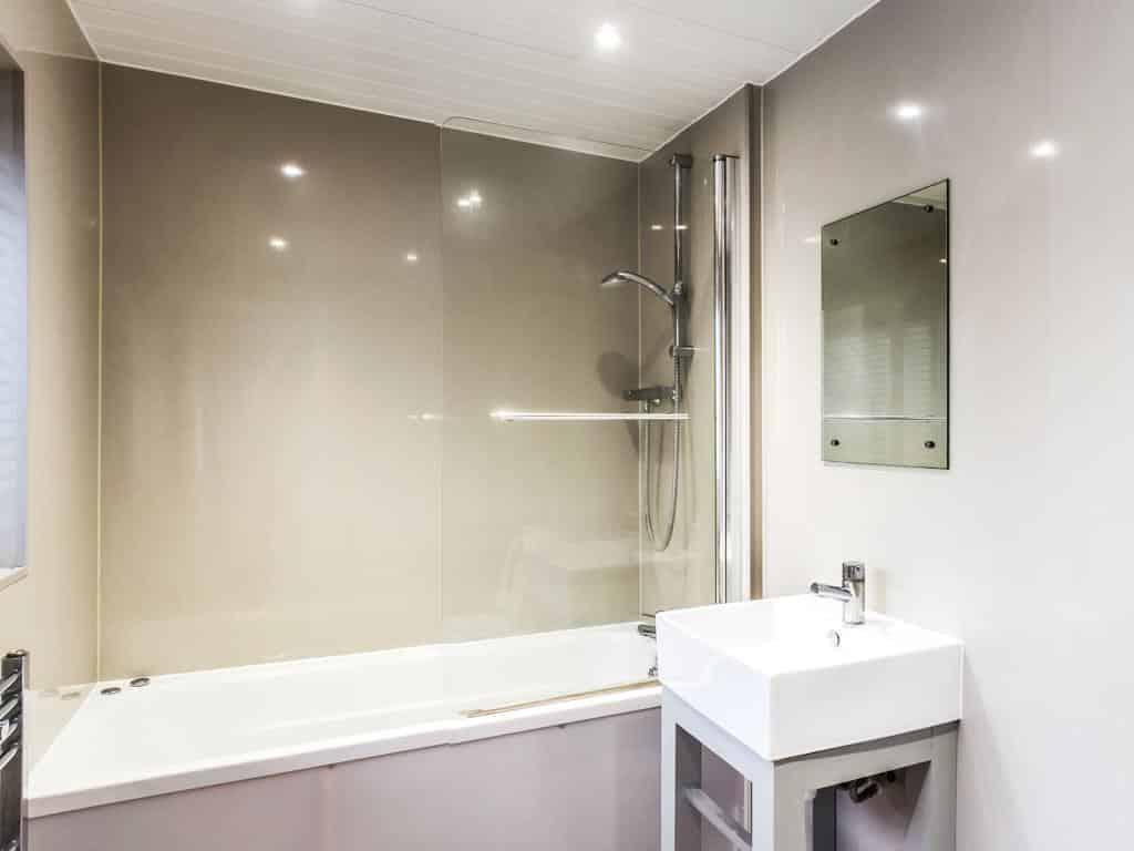 Room in a 4 Bedroom Apartment, 28 Seaford Street, Stoke-on-Trent ST4 2EU - Stoke-on-Trent, England, United Kingdom - 4 Bed 1 Bath - Bathroom