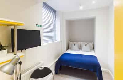 Room in a 4 Bedroom Apartment, 19 Carlton Road, Stoke-on-Trent ST4 2BG - Stoke-on-Trent, England, United Kingdom - 4 Bed Flat - Bedroom