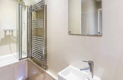 Room in a 4 Bedroom Apartment, 41 Guildford Street, Stoke-on-Trent ST4 2EP - Stoke-on-Trent, England, United Kingdom - 4 Bedroom 1 Bathroom - Bathroom
