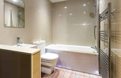 Room in a 4 Bedroom Apartment, 29 Guildford Street, Stoke-on-Trent ST4 2EP - Stoke-on-Trent, England, United Kingdom - 4 Bedroom 1 Bathroom - Bathroom