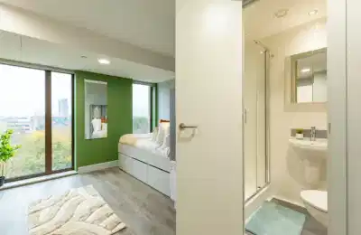 Amenities?w=400&h=260&fit=crop&q=40&auto=format&trim=auto