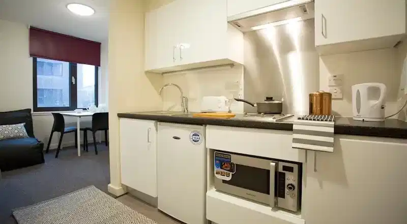 Bedroom?w=400&h=260&fit=crop&q=40&auto=format&trim=auto