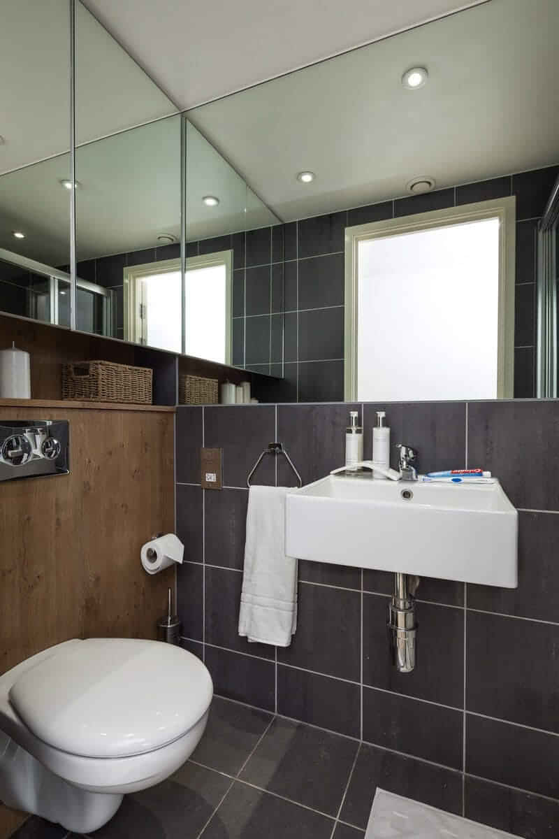 Amenities?w=400&h=260&fit=crop&q=40&auto=format&trim=auto