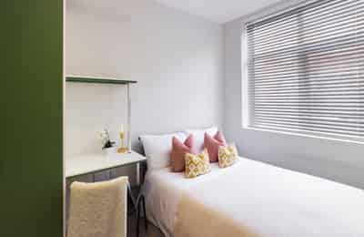 Room in a 4 Bedroom Apartment, 219 Leek Road, Stoke-on-Trent ST4 2BP - Stoke-on-Trent, England, United Kingdom - 4 Bedroom 1 Bathroom Apartment - Bedroom