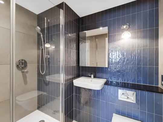 Exterior?w=400&h=260&fit=crop&q=40&auto=format&trim=auto