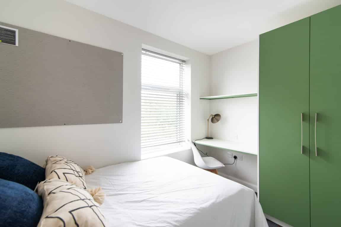 Room in a 4 Bedroom Apartment, 231 Leek Road, Stoke-on-Trent ST4 2BP - Stoke-on-Trent, England, United Kingdom - 4 Bedroom 1 Bathroom Apartment  - Bedroom