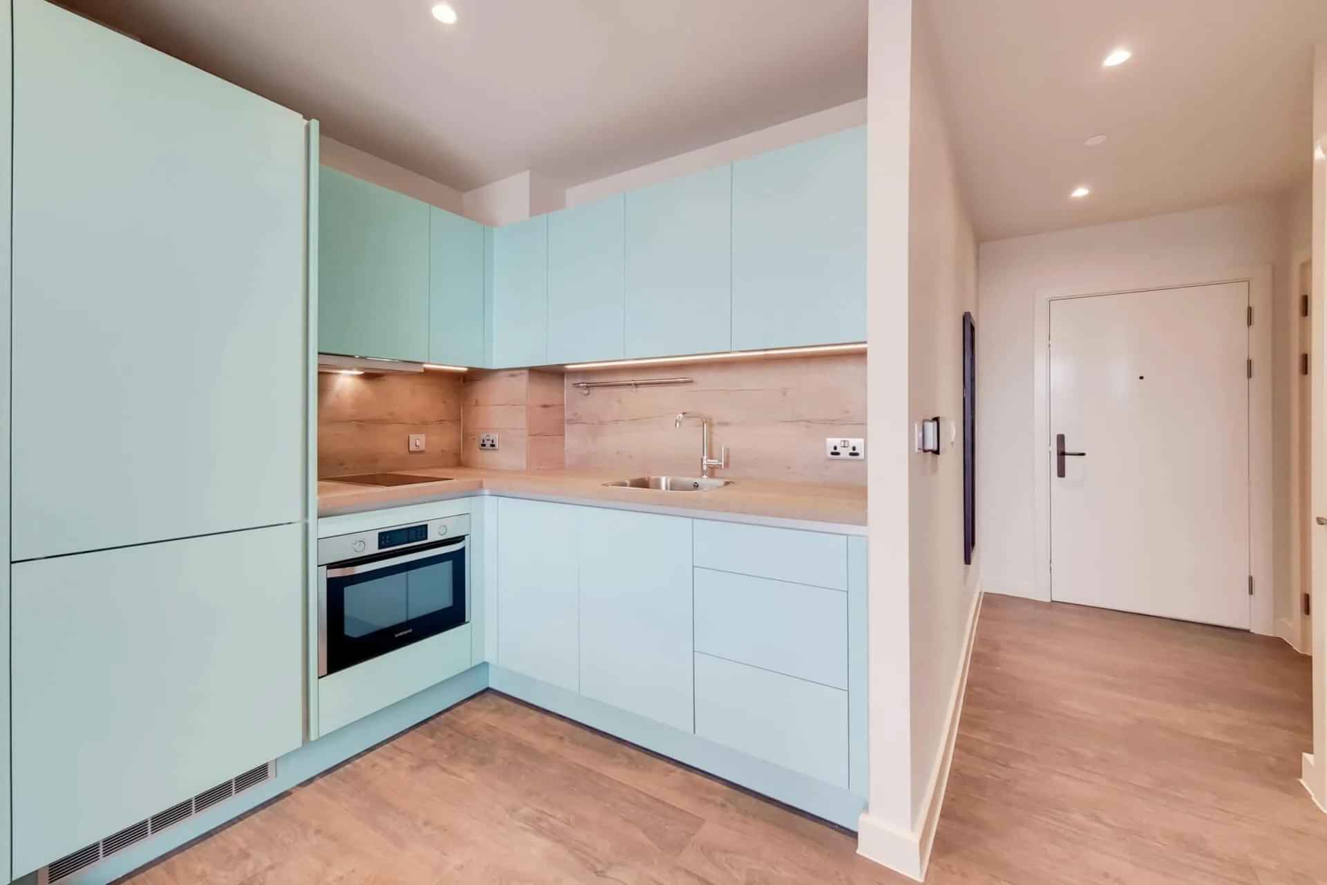 Exterior?w=400&h=260&fit=crop&q=40&auto=format&trim=auto