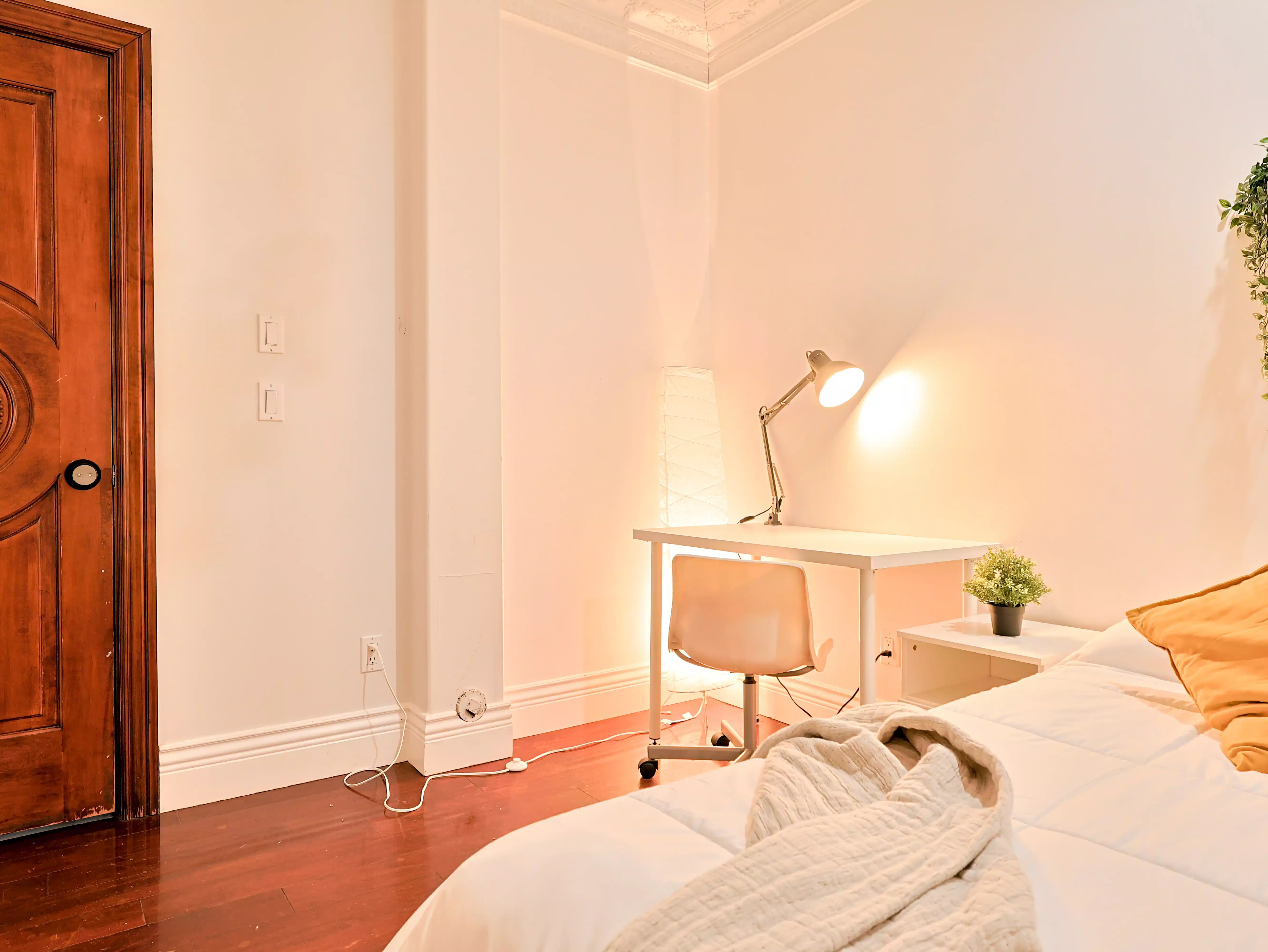 Amenities?w=400&h=260&fit=crop&q=40&auto=format&trim=auto