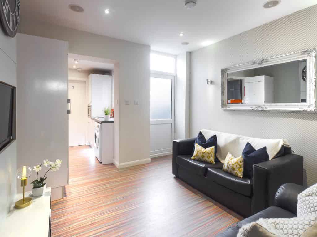 Room in a 4 Bedroom Apartment, 93 Thornton Road, Stoke-on-Trent ST4 2BD - Stoke-on-Trent, England, United Kingdom - 4 Bedroom 1 Bathroom Apartment  - Common Area