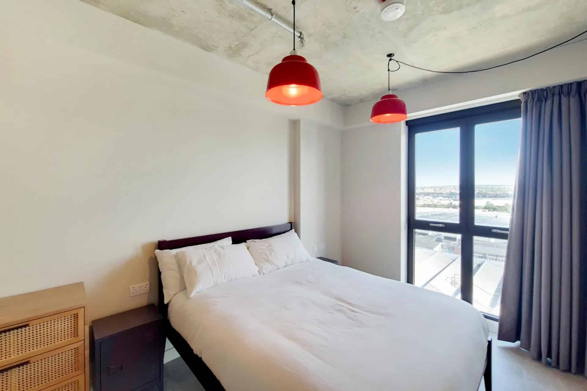 Exterior?w=400&h=260&fit=crop&q=40&auto=format&trim=auto