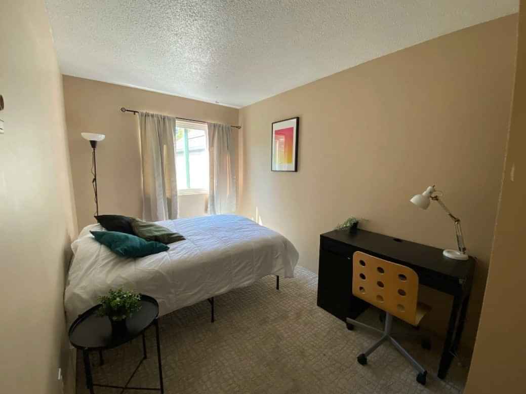 Unit 104 Townhouse - Bedroom?w=400&h=260&fit=crop&q=40&auto=format&trim=auto