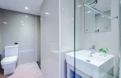 Room in a 4 Bedroom Apartment, 32 Cauldon Road, Stoke-on-Trent ST4 2ED - Stoke-on-Trent, England, United Kingdom - 4 Bedroom 1 Bathroom Apartment - Bathroom