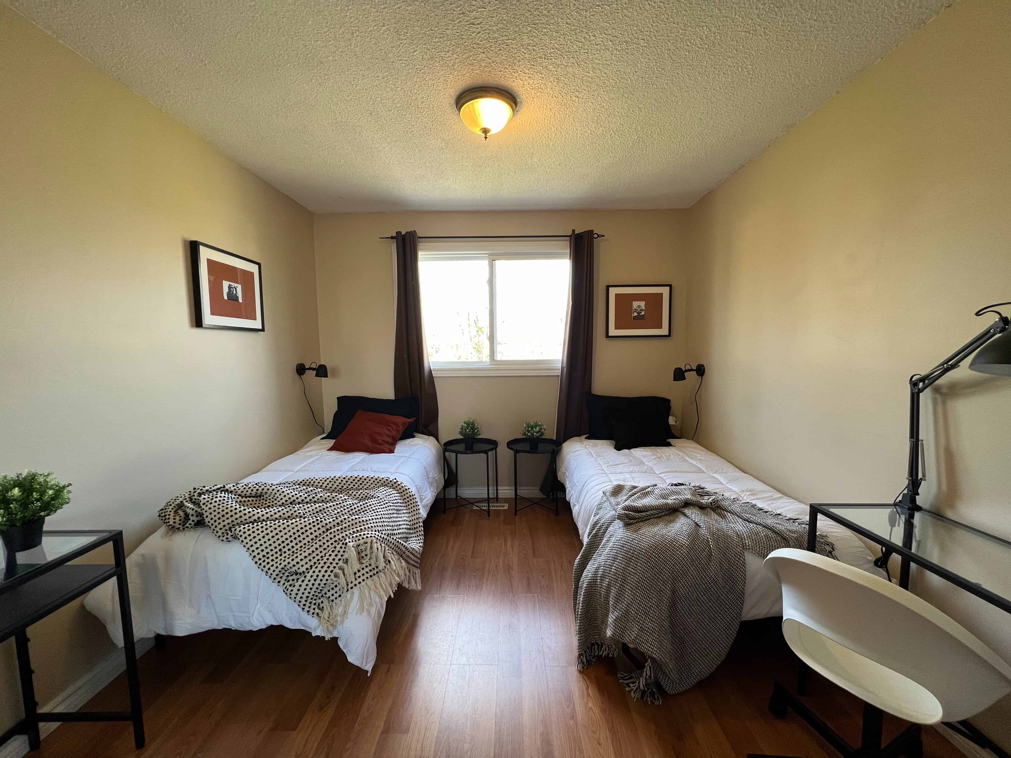108 Murray St, Toronto - Toronto, Ontario, Canada - Seaside Room B - Shared( 1 Bed 1 Bath ) - Bedroom