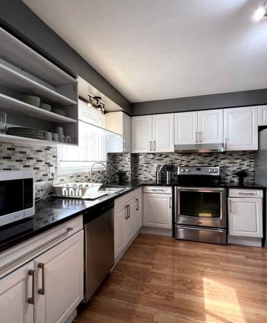 Riverbank Private Room - Bedroom?w=400&h=260&fit=crop&q=40&auto=format&trim=auto