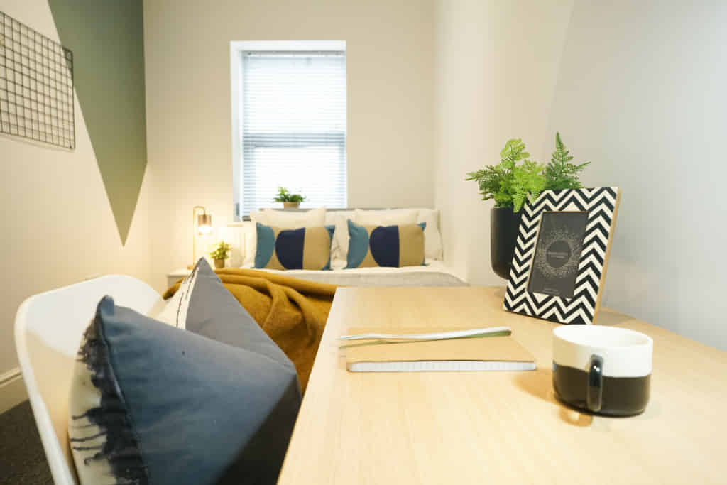 6 Bedroom 2 Bathroom Apartment - 2 - Bedroom?w=400&h=260&fit=crop&q=40&auto=format&trim=auto