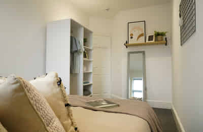 6 Bedroom 2 Bathroom Apartment - 2 - Bedroom?w=400&h=260&fit=crop&q=40&auto=format&trim=auto