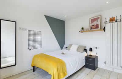 4 Bedroom 1 Bathroom Apartment - 3 - Bedroom?w=400&h=260&fit=crop&q=40&auto=format&trim=auto