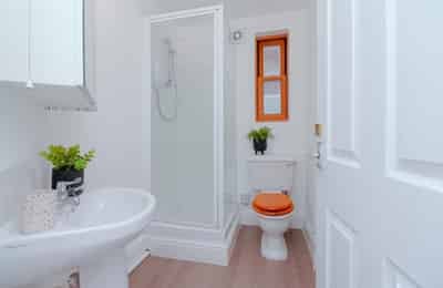 5 Bedroom 2 Bathroom Apartment - 2 - Kitchen?w=400&h=260&fit=crop&q=40&auto=format&trim=auto