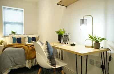 Common Area?w=400&h=260&fit=crop&q=40&auto=format&trim=auto