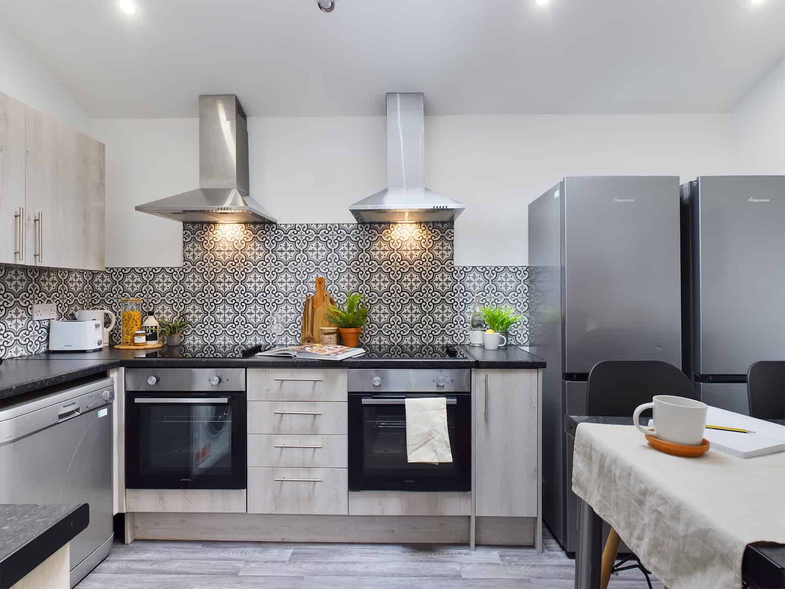 4 Bedroom 2 Bathroom Apartment - 1 - Kitchen?w=400&h=260&fit=crop&q=40&auto=format&trim=auto