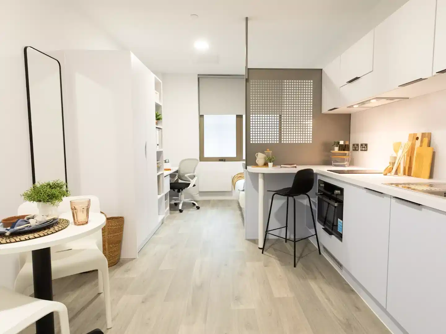 Common Area?w=400&h=260&fit=crop&q=40&auto=format&trim=auto