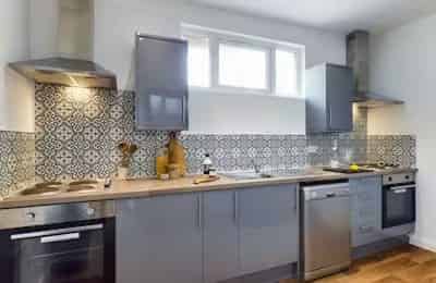 Common Area?w=400&h=260&fit=crop&q=40&auto=format&trim=auto