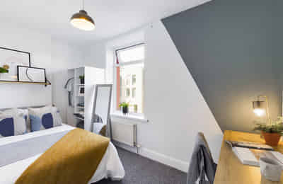 Amenities?w=400&h=260&fit=crop&q=40&auto=format&trim=auto