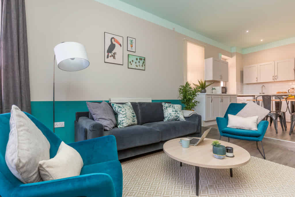 5 Bedroom 2 Bathroom Apartment - 2 - Bathroom?w=400&h=260&fit=crop&q=40&auto=format&trim=auto