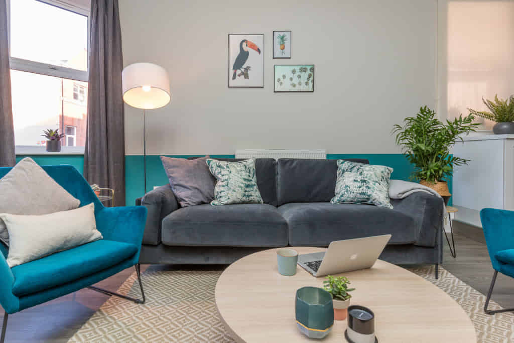 5 Bedroom 2 Bathroom Apartment - 1 - Bathroom?w=400&h=260&fit=crop&q=40&auto=format&trim=auto