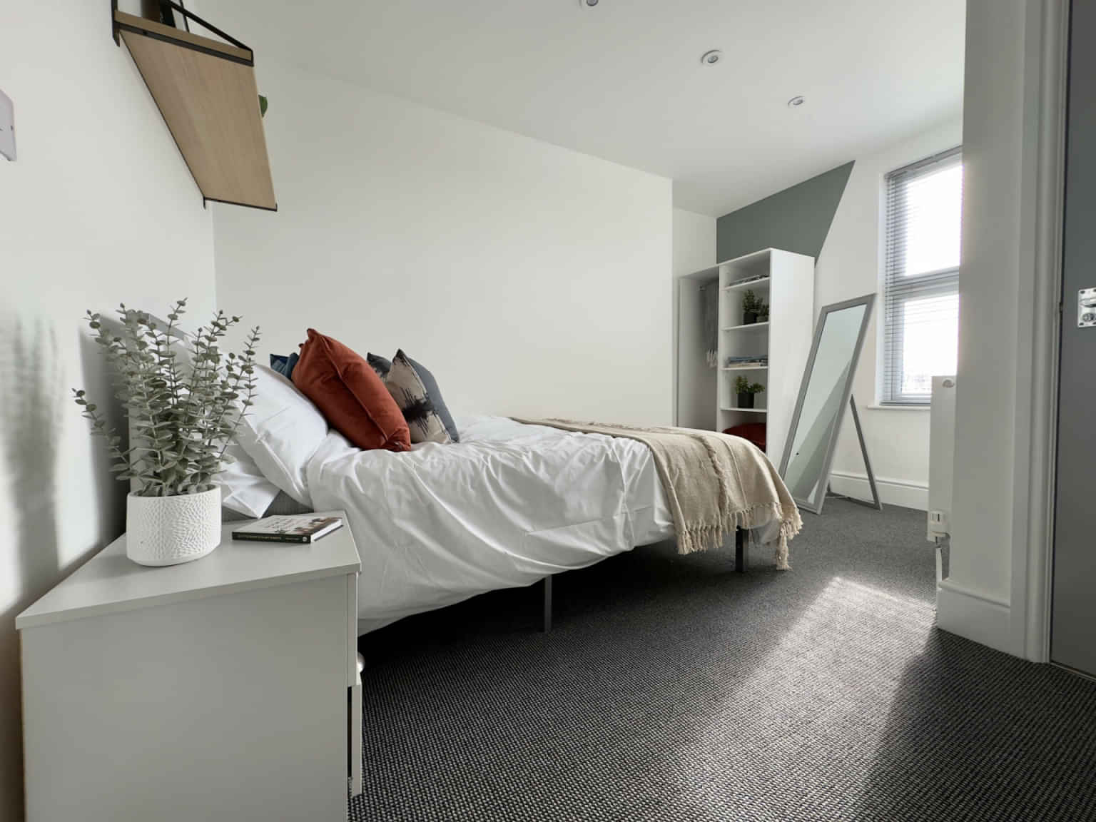 6 Bedroom 6 Bathroom Apartment - Kitchen?w=400&h=260&fit=crop&q=40&auto=format&trim=auto