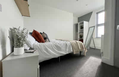 6 Bedroom 6 Bathroom Apartment - Kitchen?w=400&h=260&fit=crop&q=40&auto=format&trim=auto