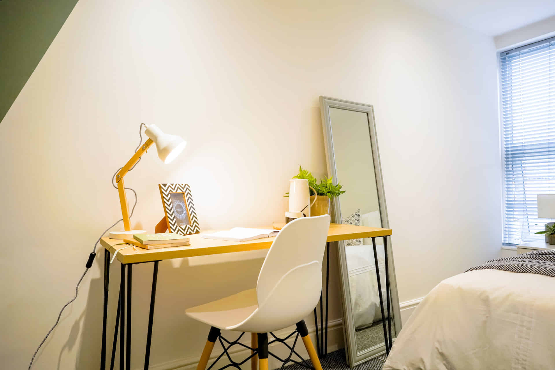 4 Bedroom 2 Bathroom Apartment - 3 - Kitchen?w=400&h=260&fit=crop&q=40&auto=format&trim=auto