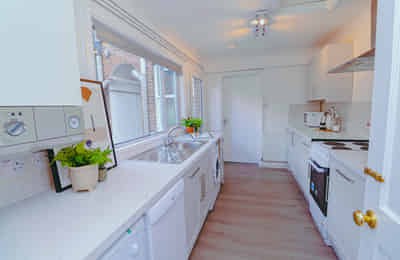 Bedroom 1 - Bathroom?w=400&h=260&fit=crop&q=40&auto=format&trim=auto
