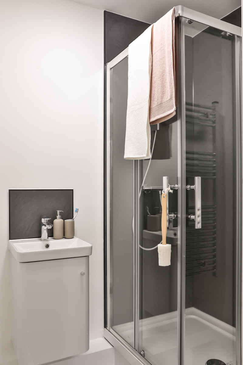 Common Area?w=400&h=260&fit=crop&q=40&auto=format&trim=auto