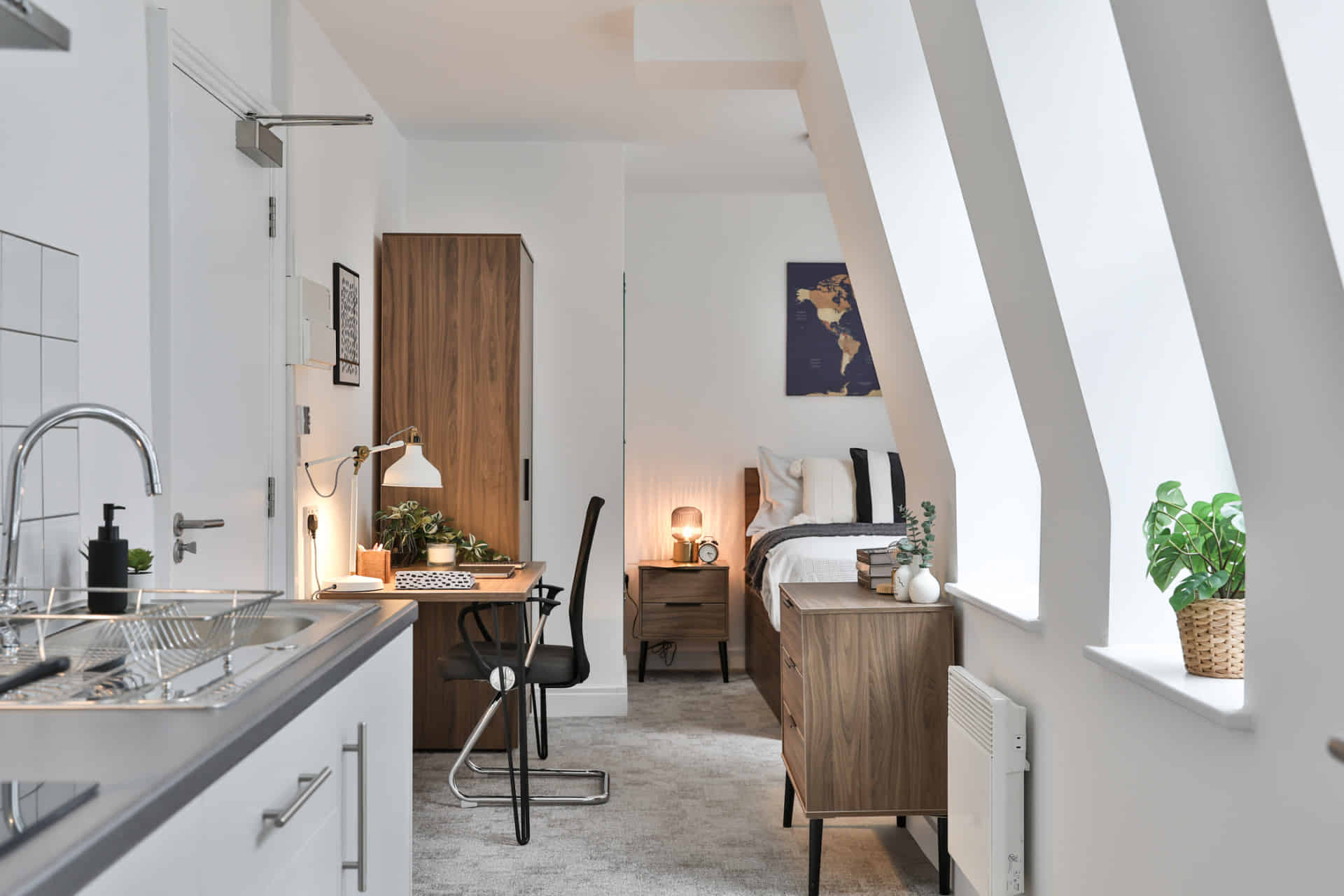 Common Area?w=400&h=260&fit=crop&q=40&auto=format&trim=auto