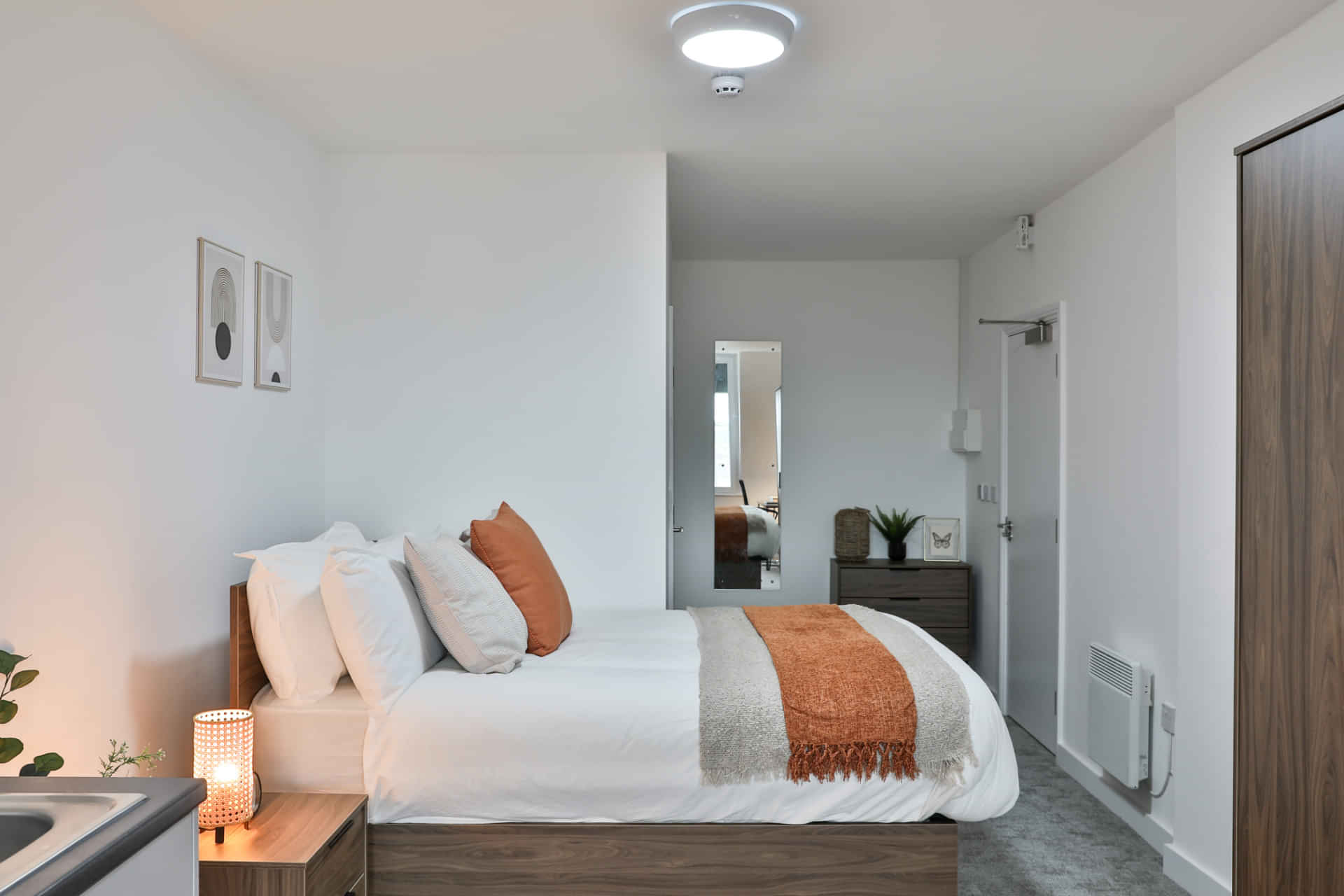 Common Area?w=400&h=260&fit=crop&q=40&auto=format&trim=auto