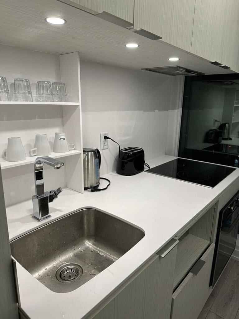 Deluxe Basic - Bedroom?w=400&h=260&fit=crop&q=40&auto=format&trim=auto