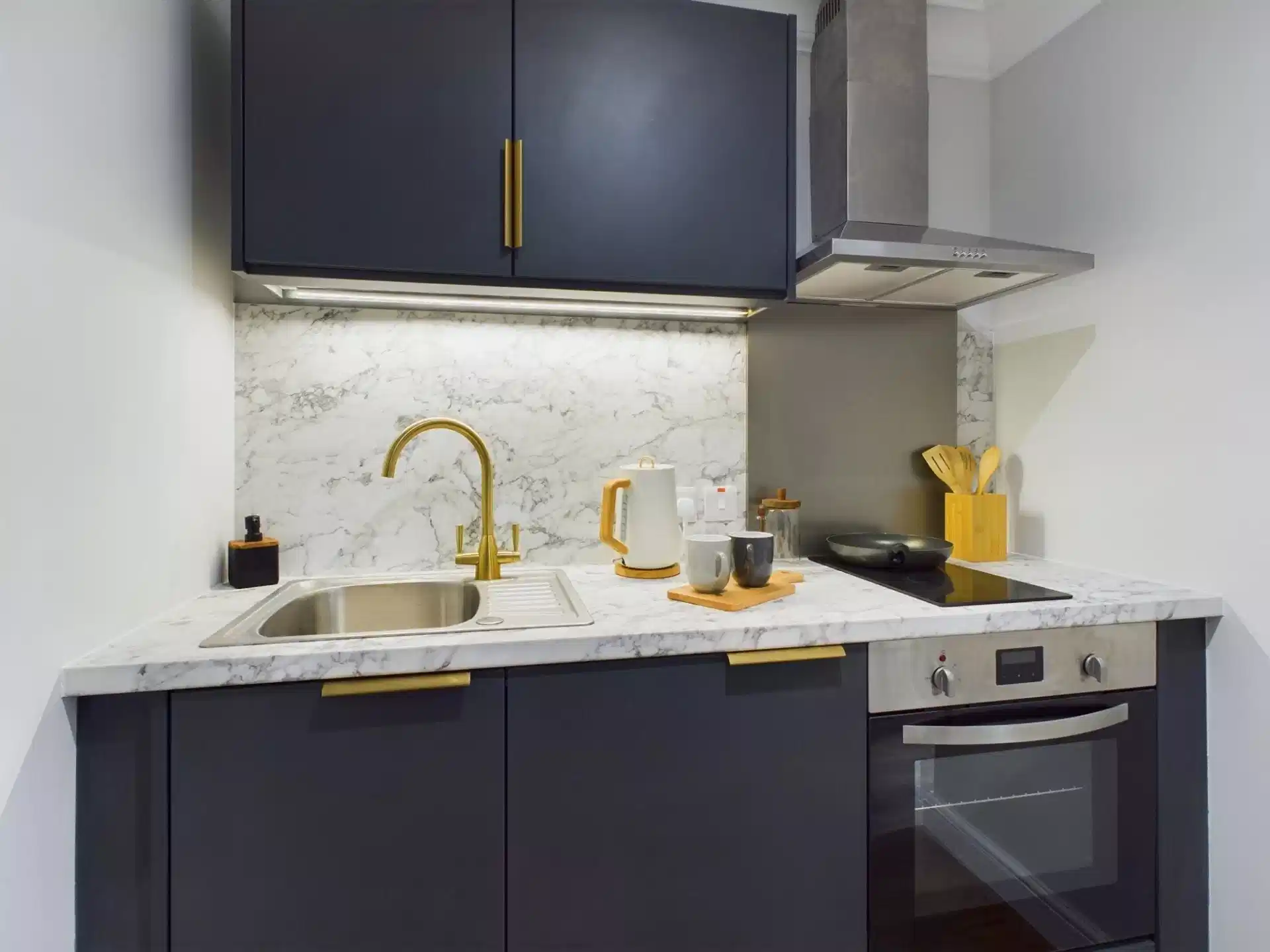 Kitchen?w=400&h=260&fit=crop&q=40&auto=format&trim=auto