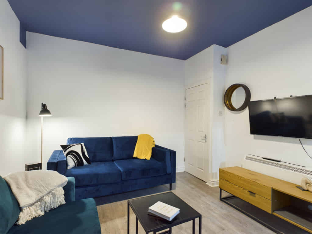 Common Area?w=400&h=260&fit=crop&q=40&auto=format&trim=auto