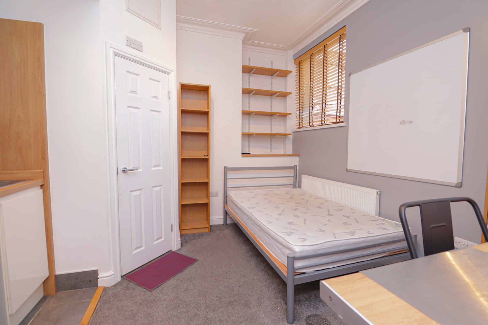 Room in a 7 Bedroom Apartment, 104 Yarborough Road, Lincoln LN1 1HR - Lincoln, England, United Kingdom - Bedroom 4 - Bedroom