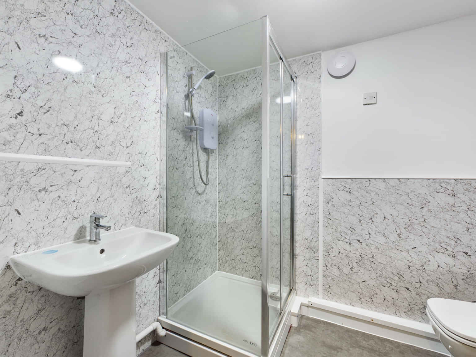 Common Area?w=400&h=260&fit=crop&q=40&auto=format&trim=auto