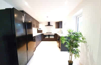 7 Bedroom 2 Bathroom Apartment - 3 - Common Area?w=400&h=260&fit=crop&q=40&auto=format&trim=auto
