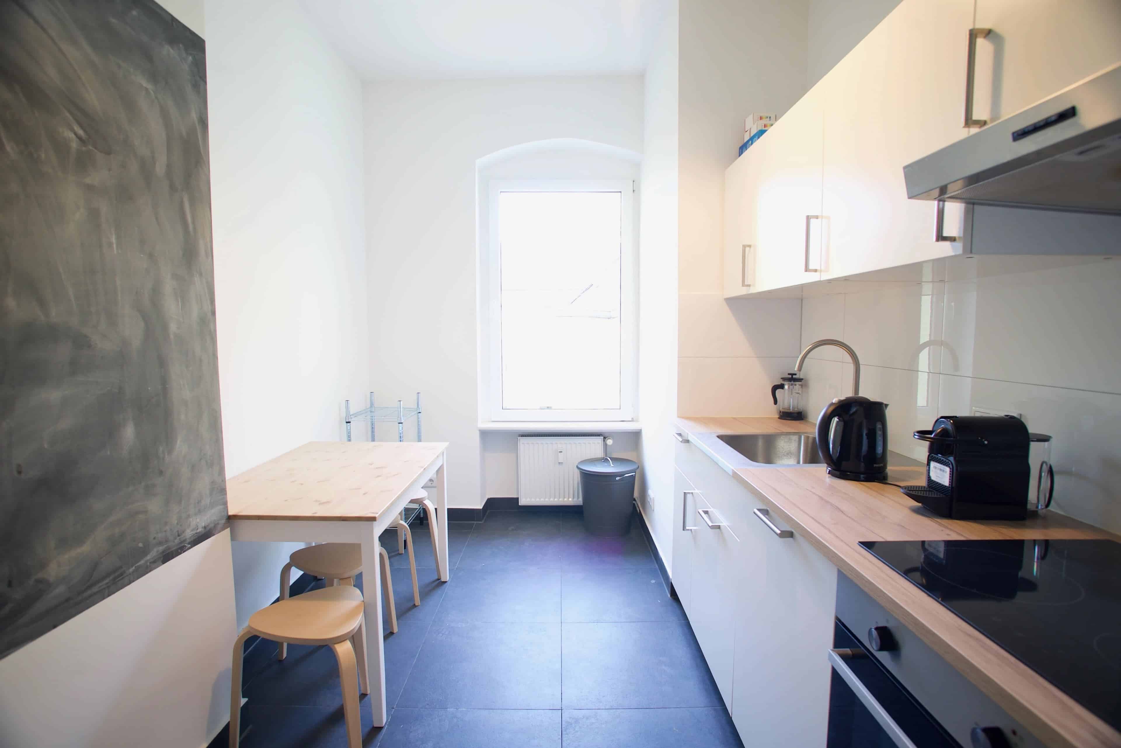 ?w=400&h=260&fit=crop&q=40&auto=format&trim=auto