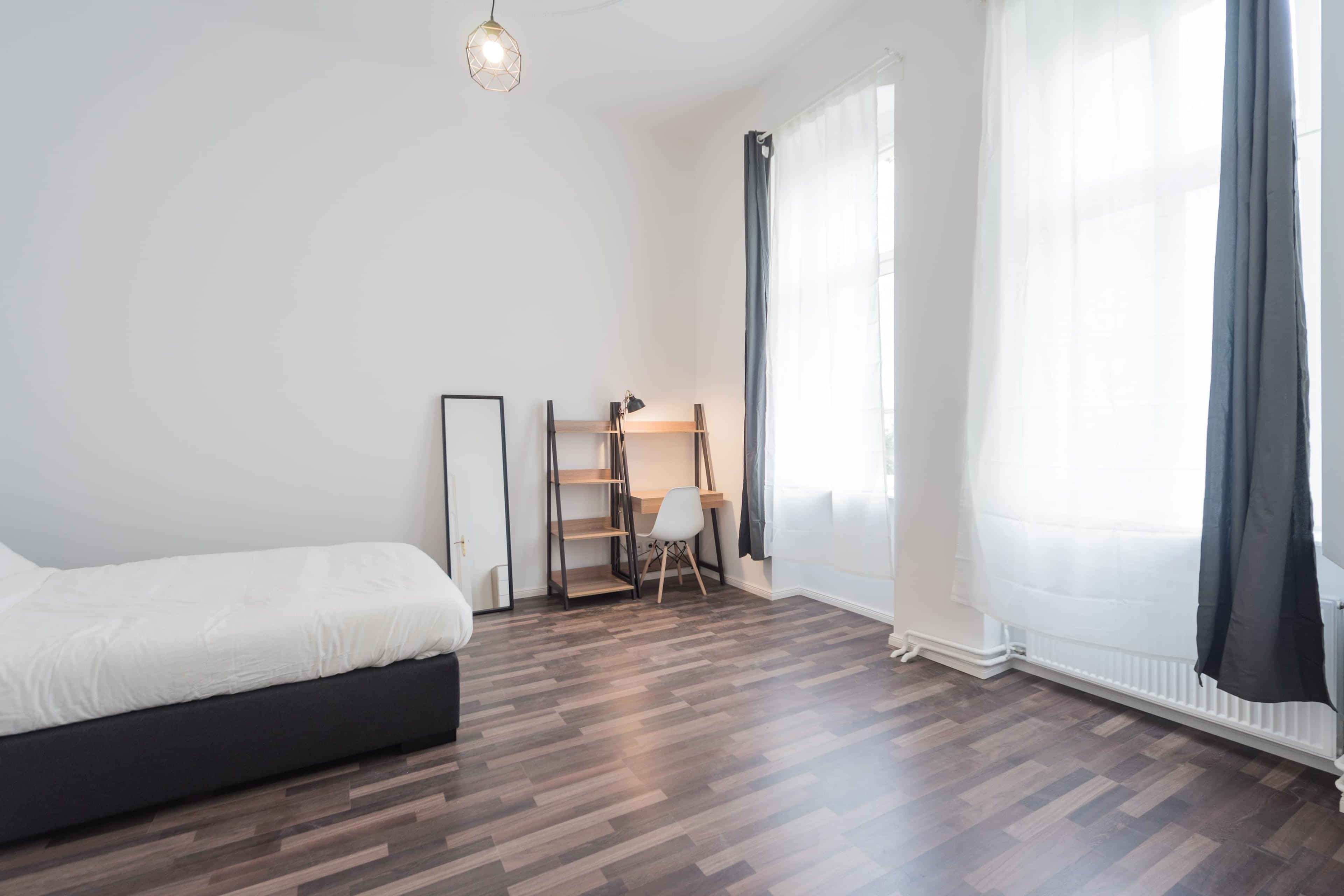 Room 2 - Bedroom?w=400&h=260&fit=crop&q=40&auto=format&trim=auto