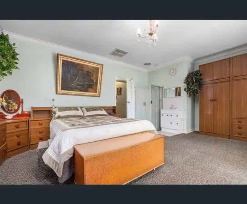 Room 1 - Bedroom?w=400&h=260&fit=crop&q=40&auto=format&trim=auto