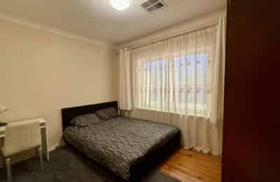 Room 4 - Bedroom?w=400&h=260&fit=crop&q=40&auto=format&trim=auto