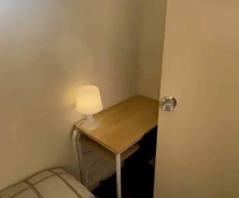 Room 1 - Amenities?w=400&h=260&fit=crop&q=40&auto=format&trim=auto