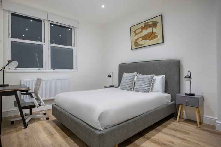 Exterior?w=400&h=260&fit=crop&q=40&auto=format&trim=auto