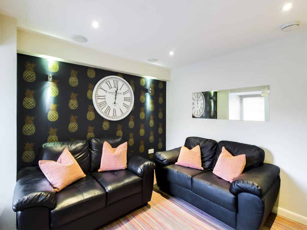 Room in a 4 Bedroom Apartment, 2 Queen Anne Street, Stoke-on-Trent ST4 2EQ - Stoke-on-Trent, England, United Kingdom - Amenities