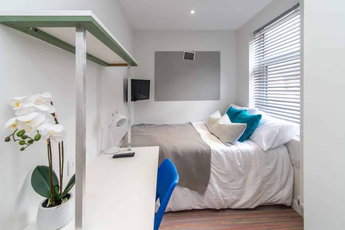 Room in a 4 Bedroom Apartment, 38 Cauldon Road, Stoke-on-Trent ST4 2ED - Stoke-on-Trent, England, United Kingdom - 4 Bedroom 1 Bathroom Apartment - Bedroom